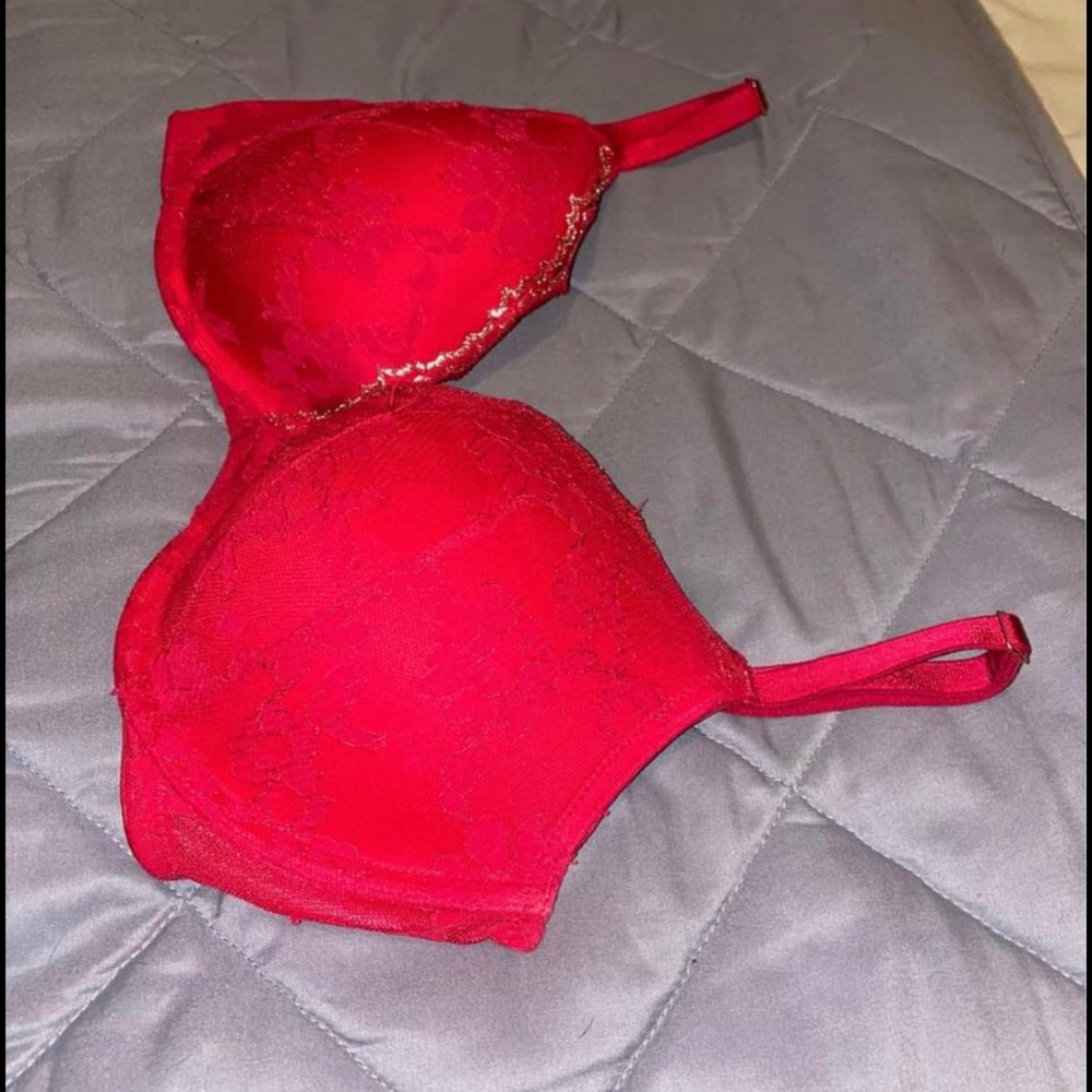 34D Victoria Secret Push Up Bra